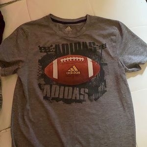 Boys Adidas tee like new
